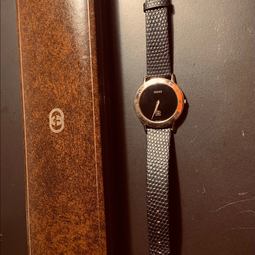 Gucci series 3000 watch. 18K Gold case. - Picture 9 of 12